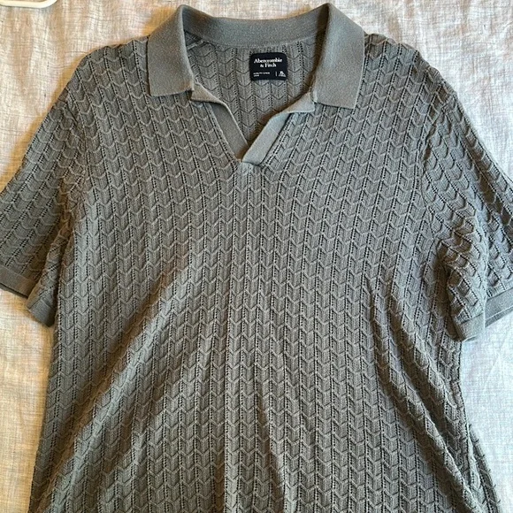 Abercrombie & Fitch Gray Polo Shirt with Textured Knit Pattern - Picture 1 of 2